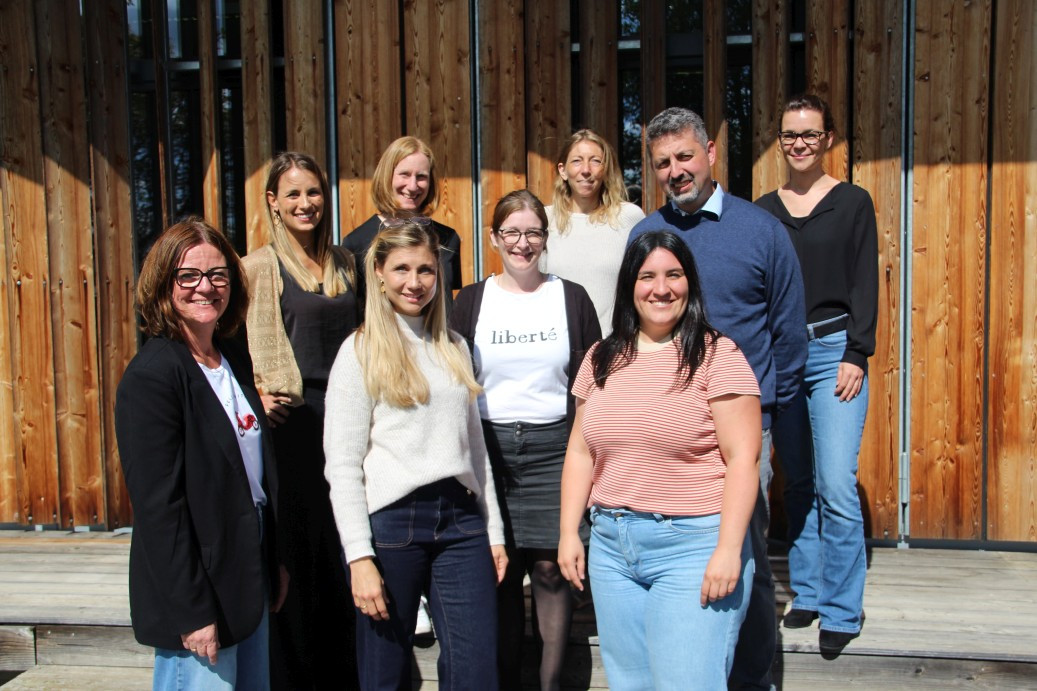 v.l.n.r.: Marion Schönhaar, Christel Jooß, Melanie Hörz, Carola Schramm, Lea Waldron, Silke Schmid, Stephanie Haspel, Dr. Albrecht Weber, Daniela Memmesheimer v.l.n.r.: Marion Schönhaar, Christel Jooß, Melanie Hörz, Carola Schramm, Lea Waldron, Silke Schmid, Stephanie Haspel, Dr. Albrecht Weber, Daniela Memmesheimer