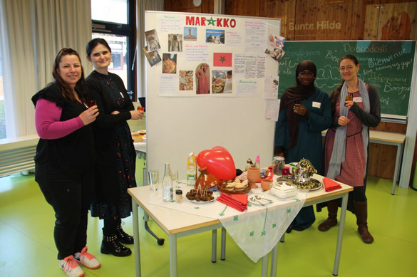 Interkulturelle Pflege (Ausstellung mit Musik und internationalen Speisen) Interkulturelle Pflege (Ausstellung mit Musik und internationalen Speisen)