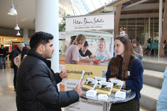 Erzieher*innen und sozialpädagogische Assistenz (schulische sowie praxisintegrierte Ausbildung)