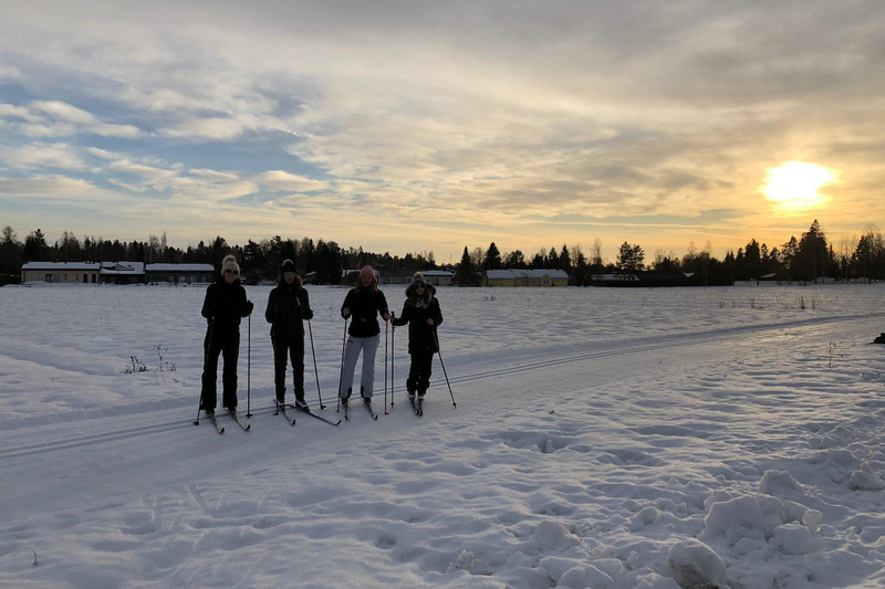 Anna, Sabrina, Sara und Marisa beim Langlauffahren