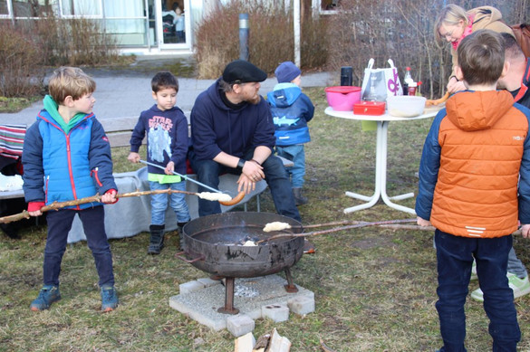 Selbst Stockbrot backen am Lagerfeuer