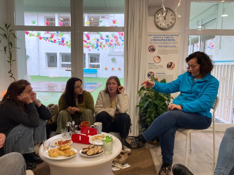 in der Innenstadt-Kita von Palma im Gespräch mit den Erzieherinnen