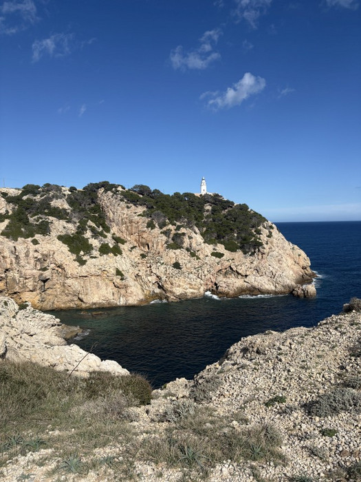Wanderung durch die Berge und schöne Aussicht auf das Meer, (Punta de Capdepera)