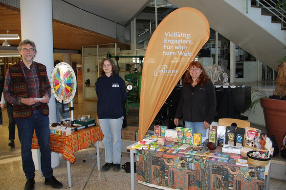 Der Kooperationspartner Weltladen war auch mit einem Stand vertreten.