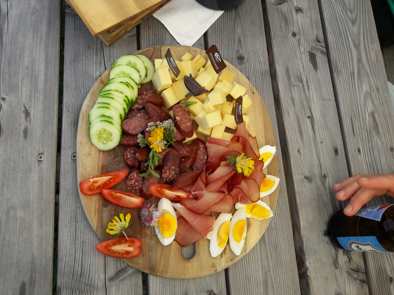 Brotzeit Alpe Sammere Jonas Metzler in Bezau