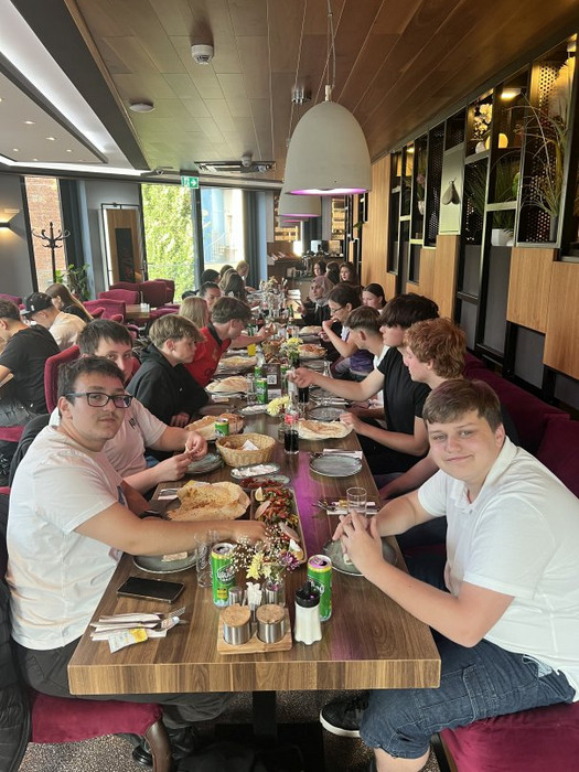  Gruppenfoto beim türkischen Festmahl im Restaurant Saray Köz