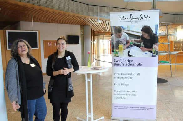 Mittlere Reife in der Zweijährigen Berufsfachschule mit den Profilen "Hauswirtschaft und Ernährung" sowie "Gesundheit und Pflege" (2BFS) Mittlere Reife in der Zweijährigen Berufsfachschule mit den Profilen "Hauswirtschaft und Ernährung" sowie "Gesundheit und Pflege" (2BFS)