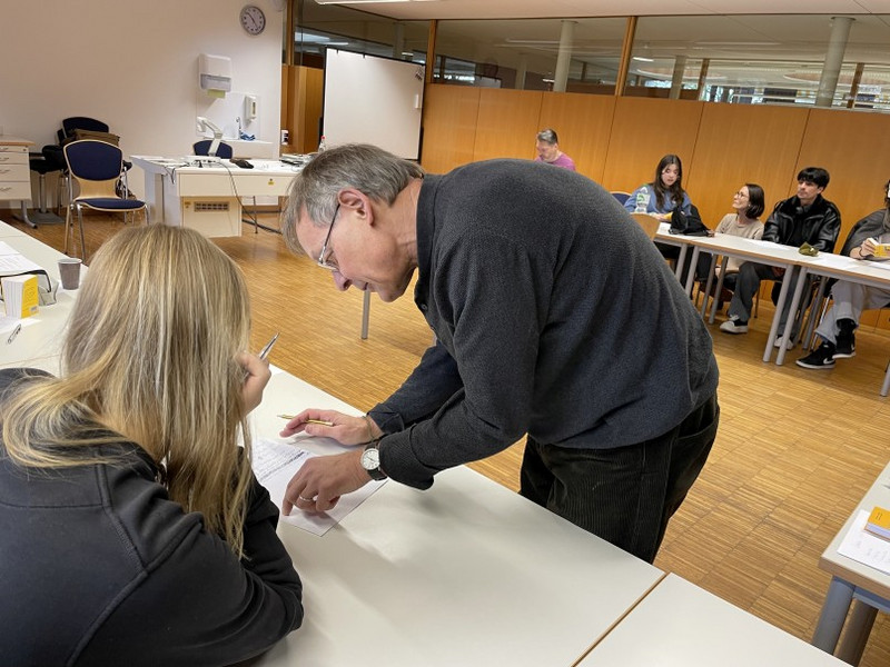 Walle Sayer im Workshop mit der Klasse AVdual 1 Walle Sayer im Workshop mit der Klasse AVdual 1