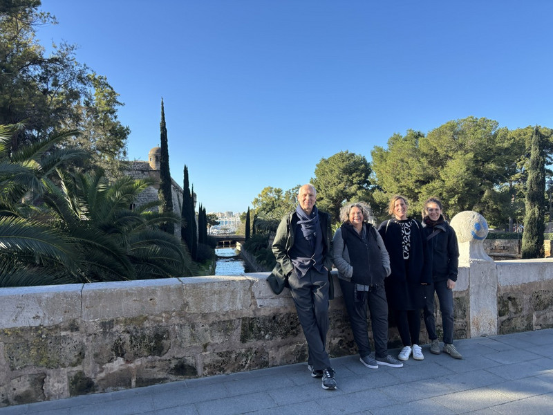 fröhliche Kolleg*innen in Palma