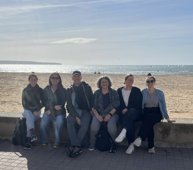 Die Teilnehmer*innen am Strand von Palma