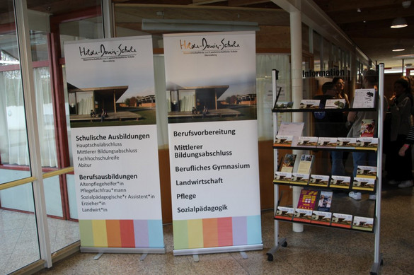 Infostände zu unseren Schularten Infostände zu unseren Schularten
