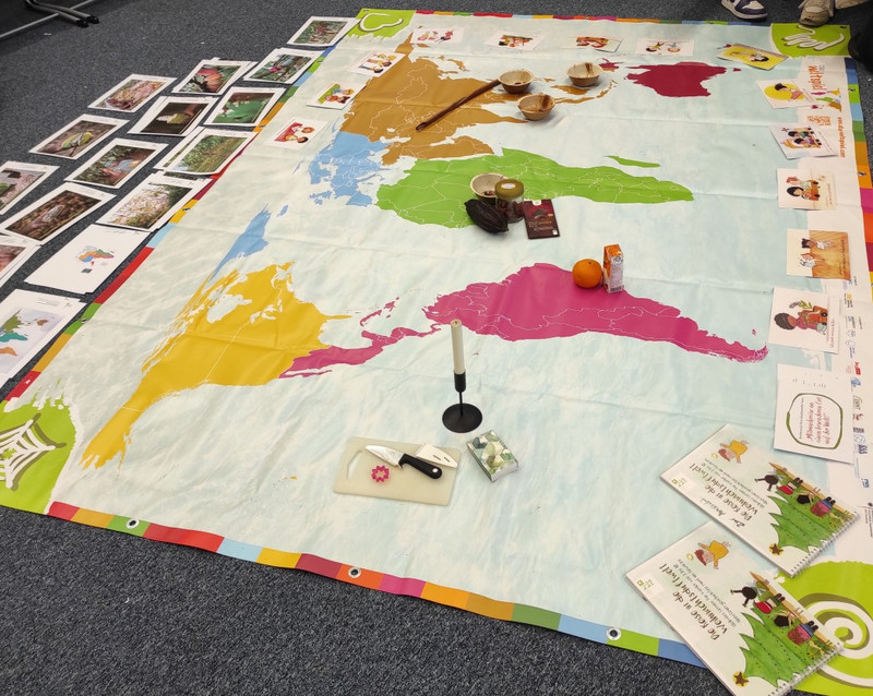 Weltkarte mit den Anbaugebieten der Gewürze aus der Weihnachtsduftwelt Weltkarte mit den Anbaugebieten der Gewürze aus der Weihnachtsduftwelt