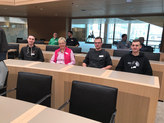 Schüler der Klasse LW3 mit ihrer Lehrerin Heide Ebser