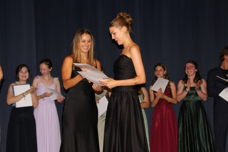 Joleen Huber erhält Preis für das beste Abitur