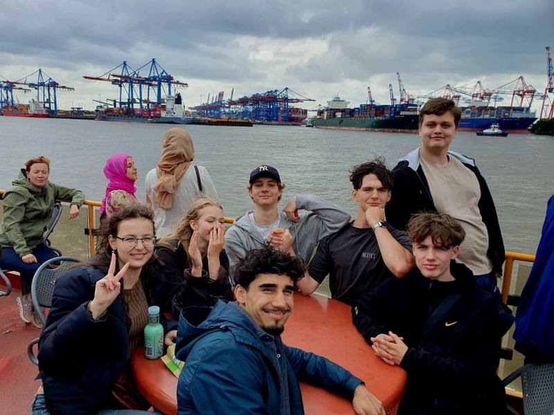 Gruppenfoto auf der Hafenrundfahrt