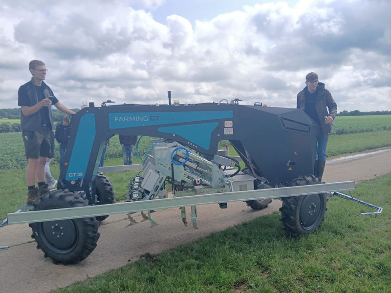 Hackroboter der Firma FARMING REVOLUTION